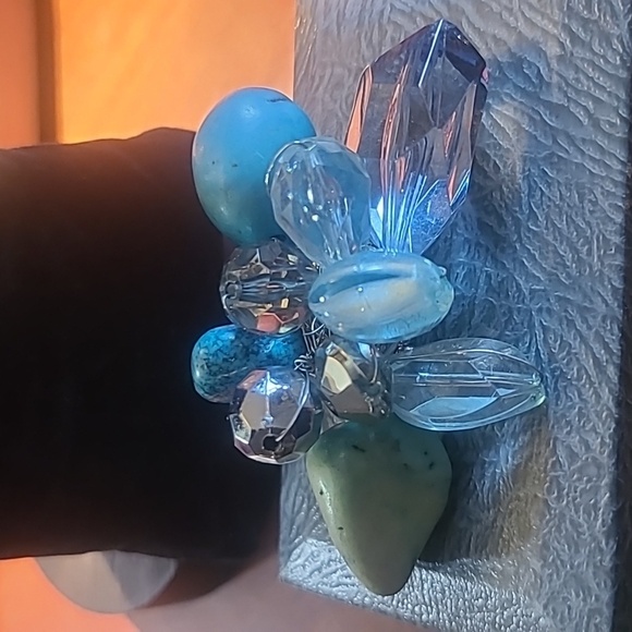 Extra large Stone stretch ring with faux green stones and beads - Picture 1 of 5